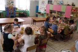 Прием пищи в групповых помещениях ДОУ